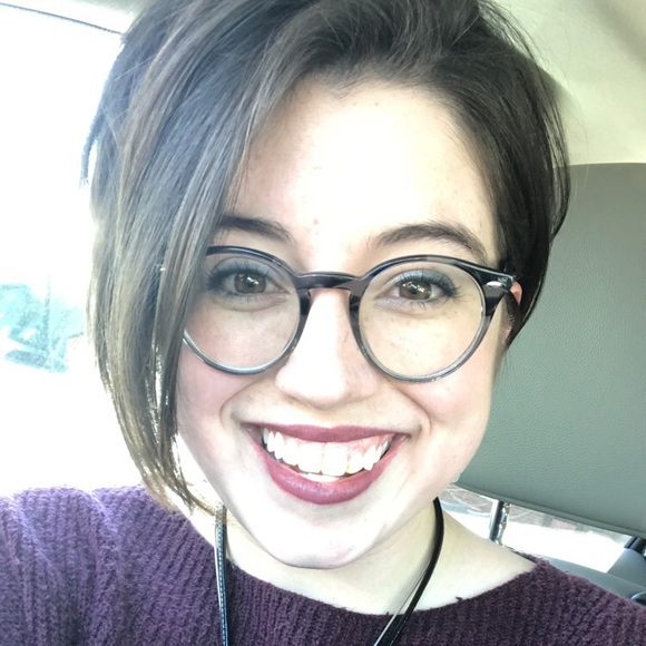 Meet your Posher, Larissa - Picture 1 of 4